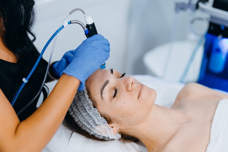 HydraFacial tretman u Sensi Skin studiju